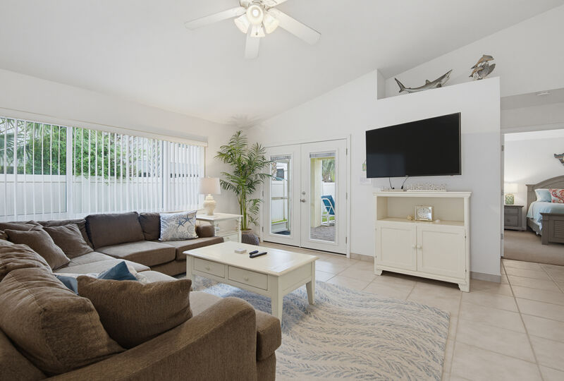 Comfortable living room — the Lighthouse, New Smyrna Beach